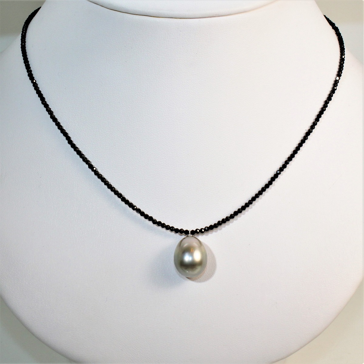 Collier pierres fines et perle poire de Tahiti 11×15 mm – OG750